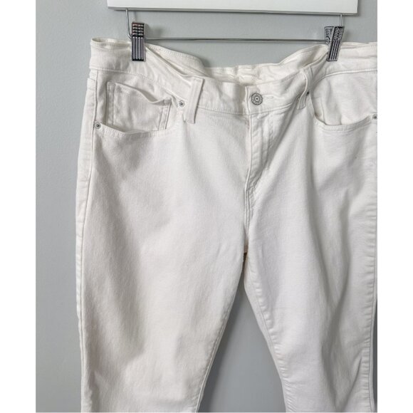 Levi's White Denim Capris - Size 32 - Picture 3 of 9